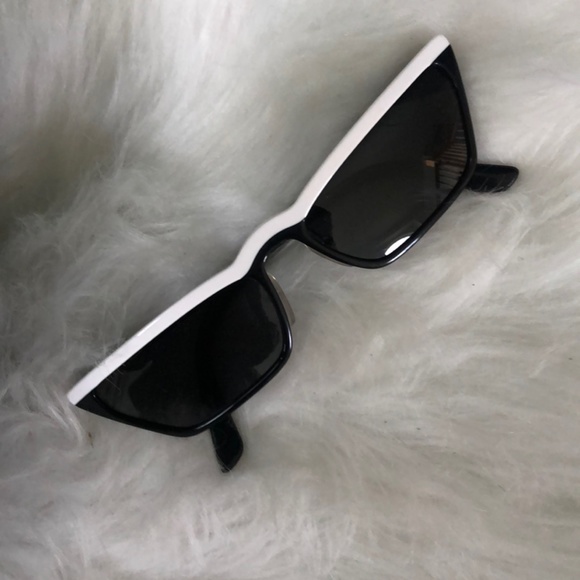 Prada SPR19U Sunglasses - Picture 10 of 10